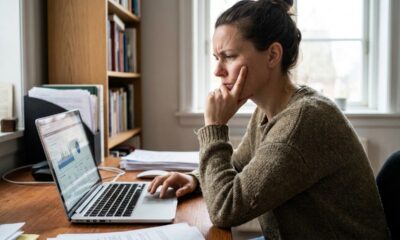 A psicologia explica que passar a mão no rosto enquanto tenta resolver um problema pode não ser cansaço, mas um comportamento ligado à concentração