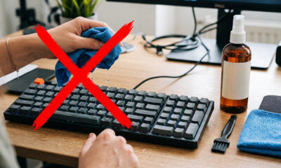 Sem usar panos, encharcados nem arriscar os circuitos: a melhor forma de limpar o teclado do computador usando álcool isopropílico e pincel