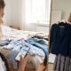 Segundo a psicologia, experimentar várias combinações de roupa antes de uma saída pode revelar autoexigência, medo de errar e preocupação com o que os outros vão pensar