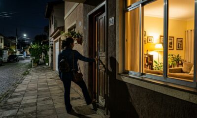 Especialistas em psicologia afirmam que quem deixa uma luz acesa ao sair de casa não está só se prevenindo contra ladrões, mas buscando a sensação de voltar para um lugar que parece habitado