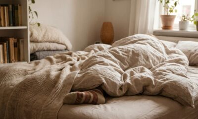 Especialistas em psicologia afirmam que dormir com um pé descoberto pode não ser apenas mania, mas um hábito ligado à forma como o corpo regula conforto durante o sono