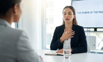 A psicologia aponta que respirar fundo antes de responder a uma pergunta difícil não é apenas nervosismo, mas pode ser uma forma de ganhar tempo e recuperar o controle