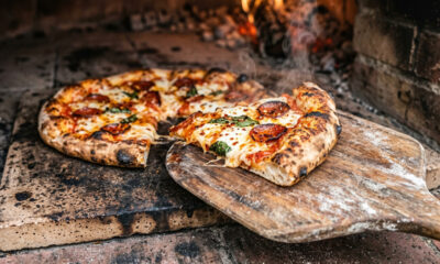 Adeus massas de pizza moles no forno caseiro: a técnica com pedra refratária pré-aquecida para garantir uma base crocante como de pizzaria