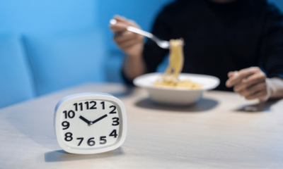 Comer tarde da noite faz mal? Entenda como o horário das refeições pode influenciar glicemia e peso