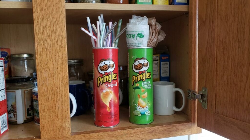 Não jogue fora o tubo de Pringles depois de comer tudo: na cozinha, ele pode ganhar uma utilidade que muita gente nunca imaginou