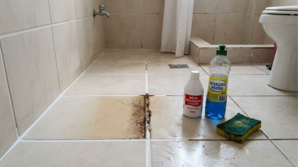 Misturar água oxigenada com detergente neutro: para que serve na limpeza de rejuntes escurecidos