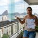Moradora fecha a varanda com cortina de vidro e descobre qual folga precisa deixar para não virar área construída no IPTU