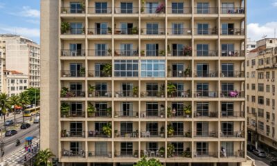 Dono de apartamento fecha a varanda para ganhar espaço na sala e só depois descobre que a mudança pode ser considerada alteração de fachada e contrariar as regras do condomínio