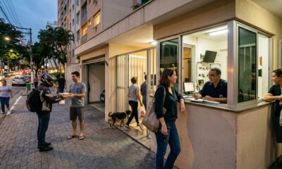 Segundo a psicologia, quem cumprimenta o porteiro e o entregador todos os dias demonstra um traço ligado à valorização do trabalho que sustenta o cotidiano
