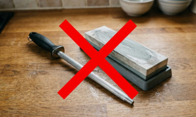Sem chaira, nem pedras profissionais: a melhor forma de afiar facas cegas em poucos segundos usando apenas o fundo de cerâmica de uma xícara