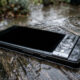 Celular à prova d'água queima após chuva forte, fabricante alega mau uso e Justiça obriga a entrega imediata de um aparelho novo de R$ 10 mil