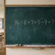 Quem lembra da matemática da escola resolve em segundos: 96 ÷ 8 + 7 × 5 − 9