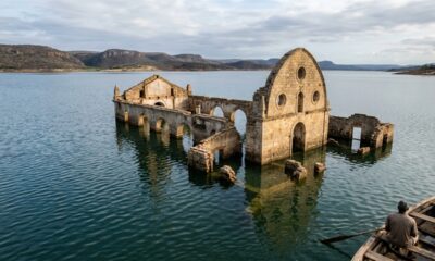 Em 1988, uma cidade inteira de Pernambuco foi coberta pelas águas de uma represa, e até hoje a torre da antiga igreja reaparece quando o lago baixa