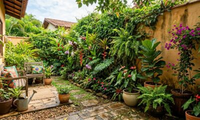 Adeus à área externa sem plantas: tendência dos anos 90 volta com força e recupera pequenos jardins para aumentar a umidade natural do ambiente