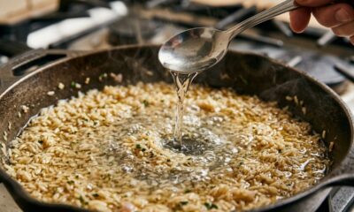 Adicionar uma colher de vinagre no preparo do arroz: para que serve e por que muita gente recomenda