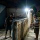 Vizinho instala refletor apontado diretamente para a janela do quarto, mantém a luz acesa durante a noite inteira e morador decide levar a disputa adiante