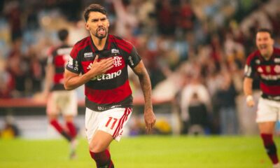 Flamengo vence o Corinthians com gol no finalzinho e segue como líder do Brasileiro