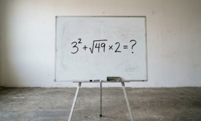 Qual número você encontrou nesta conta que está dividindo opiniões 3² + √49 × 2
