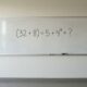 Você ainda lembra desta regra? Resolva (32 + 8) ÷ 5 + 4² sem usar calculadora
