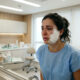 Clínica de estética queima rosto de cliente em peeling a laser e Justiça fixa R$ 50 mil de indenização além de tratamento médico vitalício