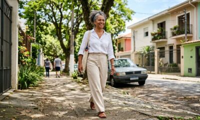 Depois dos 50, estas 5 peças da primavera de 2026 deixam qualquer look mais atual sem tentar parecer mais jovem