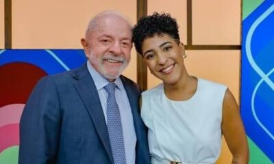 Presidente Lula, de barba branca, e mulher sorridente com cabelo curto encaracolado