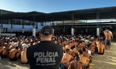 Operação de choque apreende dezenas de celulares em presídio no Rio