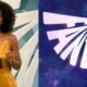 Apresentadora Maju Coutinho em estúdio e o logotipo branco Fantástico sobre fundo azul espacial