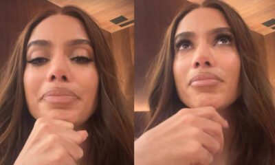Anitta chorando, com lágrimas escorrendo pelo rosto e a mão sob o queixo, expressão de emoção