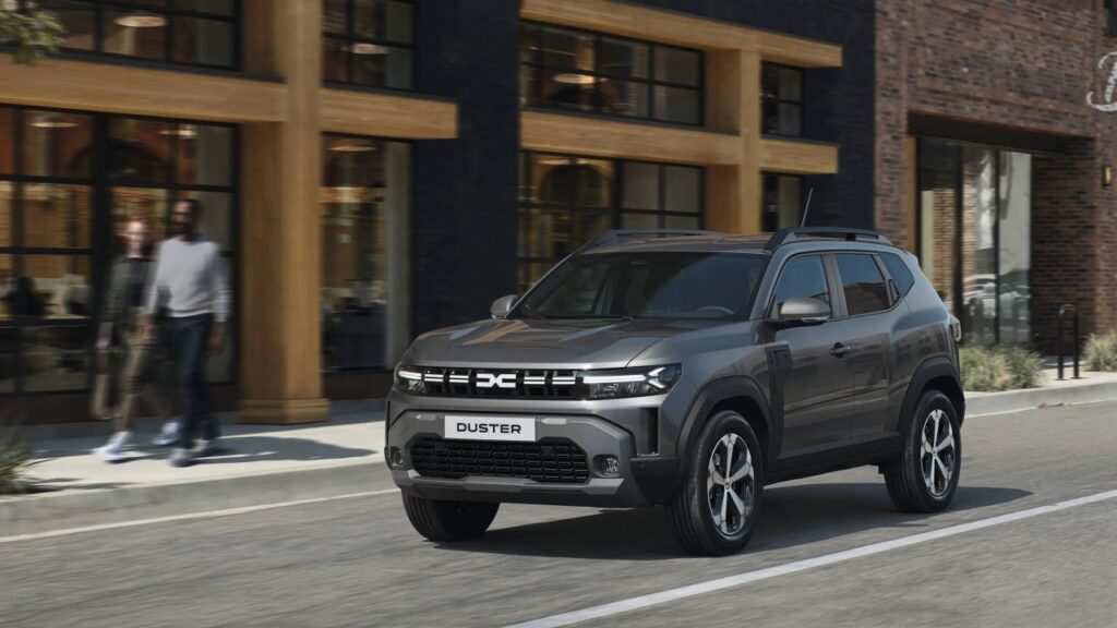 Mecânico coloca novo Renault Duster no elevador, olha por baixo da carroceria e se surpreende com a construção: “É um verdadeiro luxo pelo preço.”