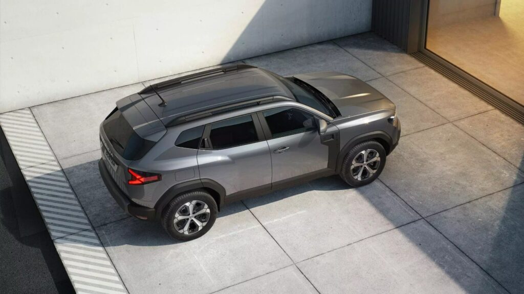Mecânico coloca novo Renault Duster no elevador, olha por baixo da carroceria e se surpreende com a construção: “É um verdadeiro luxo pelo preço.”