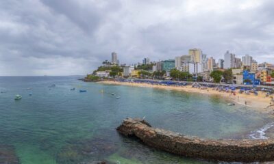 Prefeitura de Salvador delimita espaço para banhistas no Porto da Barra para reduzir risco de acidentes