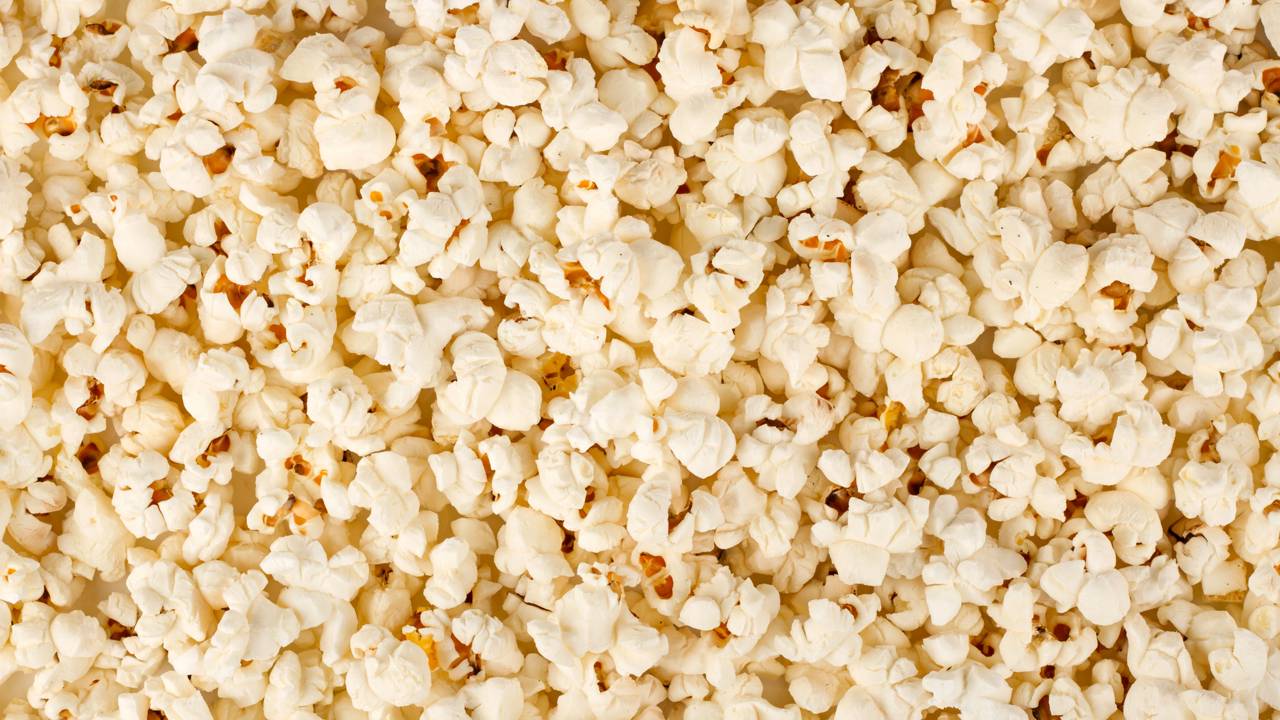 Receita saudável de pipoca que, além de ser aliada contra a ansiedade, traz benefícios para o coração e o intestino
