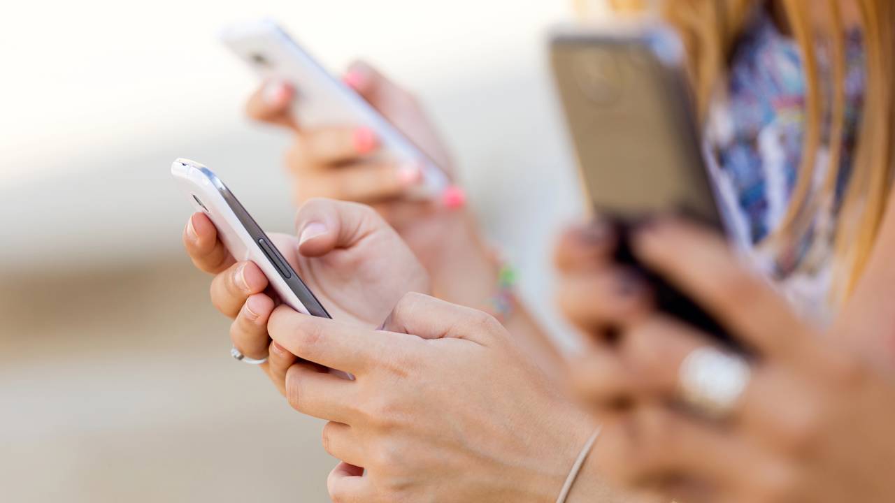 Especialistas em psicologia explicam por que pessoas que nunca trocam a foto do WhatsApp não são antissociais; na verdade, elas não precisam de uma validação externa constante