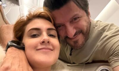 Mila Seidl e Lito Sousa sorrindo em selfie, ele com braço em volta dela
