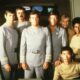 Elenco de Jornada nas Estrelas posando com uniformes da Frota Estelar