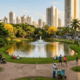 Com prédios de Art Déco tombados e cerca de 950 mil árvores nas ruas fazem da capital goiana, planejada nos anos 1930, um roteiro que alterna arquitetura e sombra