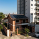 Vizinho manda construir prédio de 12 andares que impede 100% do sol nos painéis solares da casa ao lado, Justiça intervém e investidor é obrigado a pagar R$ 3.500 por mês