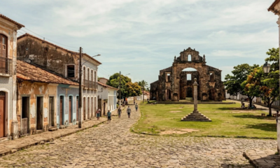 Uma cidade que guarda palácios em ruínas há quase 200 anos lança foguetes que gastam 30% menos combustível por estar quase sobre o Equador
