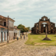 Uma cidade que guarda palácios em ruínas há quase 200 anos lança foguetes que gastam 30% menos combustível por estar quase sobre o Equador