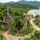 Por quase um século, uma ilha abrigou um presídio temido, e hoje as ruínas ficam entre trilhas, praias e vilas onde não circulam carros