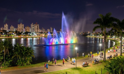 A 2ª maior fonte luminosa do Brasil fica nesta cidade do interior, que também recebe um dos grandes festivais de teatro do país