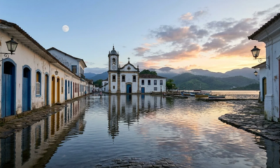 Nas luas cheia e nova, o mar invade as ruas de pedra dessa cidade colonial para limpar, e as casas ficam cerca de 30 centímetros acima do chão para não alagar