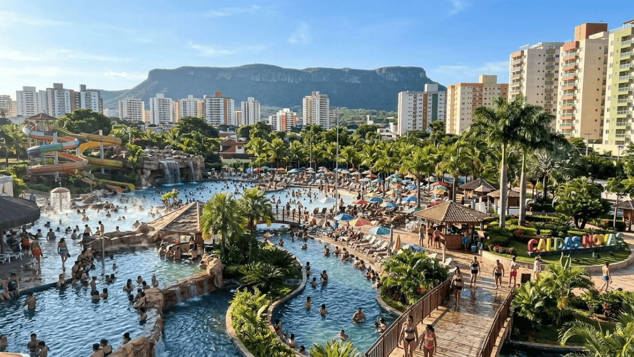 Sem vulcões, esta cidade de Goiás tem águas que chegam a 58°C e atraem turistas durante todo o ano