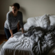 A psicologia diz que quem deixa a cama desarrumada durante o dia pode não estar apenas sendo preguiçoso, mas simplesmente não enxergar recompensa suficiente em arrumar algo que será usado novamente à noite