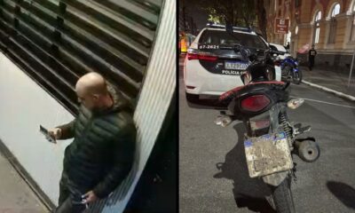 Homem careca olhando celular, moto com placa suja, viatura policial LTZ9CO e 'POLÍCIA CIVIL'