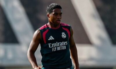 Endrick em treino com camisa preta do Real Madrid e patrocínio Emirates FLY BETTER