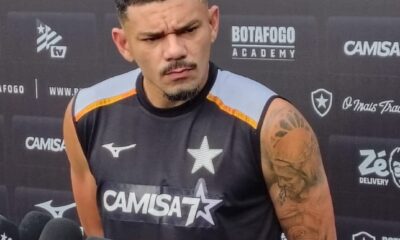Tiquinho quebra o silêncio sobre crise no Botafogo e rebate polêmica do ‘bicho recorde’
