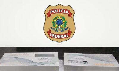 Emblema da Polícia Federal e caixas de medicamentos Retatrotide da Synedica