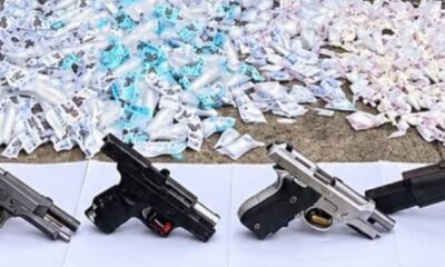 Quatro pistolas e dezenas de embalagens de drogas ilícitas apreendidas